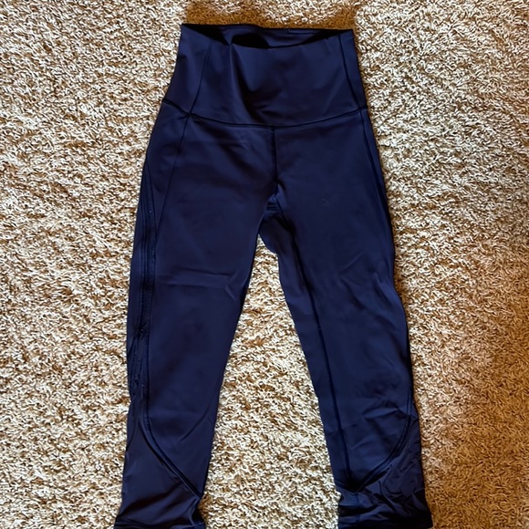 Lululemon Navy Capri legging. Size 2 - Picture 1 of 5